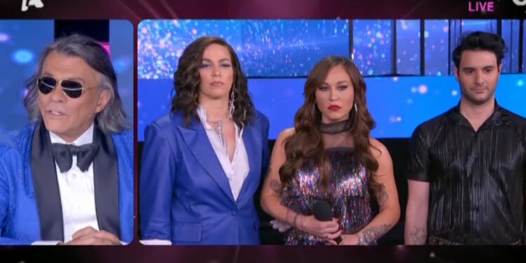 Alldaynews.gr Αναστασοπούλου – Ψινάκης σε αδιανόητο επεισόδιο για τη Συνατσάκη: «Εκμεταλλεύονται το metoo για να πουλήσουν δύο ρουχαλάκια»