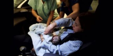 Alldaynews.gr Λάρισα: Γυναίκα γέννησε μέσα στο αυτοκίνητο λίγο πριν φτάσει στην κλινική – Τρισευτυχισμένος ο σύζυγος (φωτο)