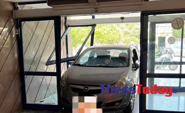 Θεσσαλονίκη: Γυναίκα πάτησε γκάζι και το αυτοκίνητο «καρφώθηκε» στην είσοδο του Ιπποκράτειου νοσοκομείου