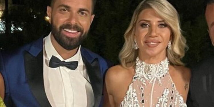 Ηλίας Βρεττός: «Είμαι από τους ελάχιστους άντρες που εκπλήρωσα τα συζυγικά μου καθήκοντα τη μέρα του γάμoυ»