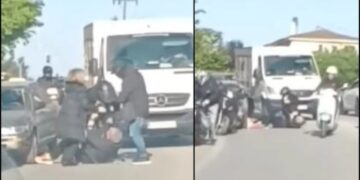 Alldaynews.gr Σοκ στη Θεσσαλονίκη: Πλακώθηκαν μέσα στη μέση του δρόμου – Τους τραβούσαν για να τους χωρίσουν (video)