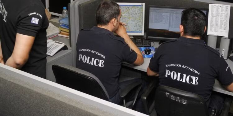 Alldaynews.gr Σоκαρıστική καταγγελία για την Αστυνομία: Κάλεσε το 100 και περίμενε 13 λεπτά αναμονή (video)