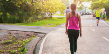 Alldaynews.gr Πόσο πρέπει να περπατάτε κάθε μέρα για να αδυνατίσετε και να κάψετε λίπος