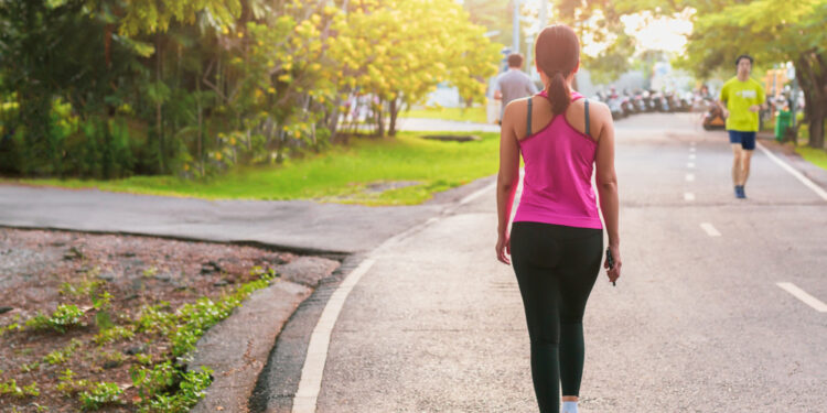 Alldaynews.gr Πόσο πρέπει να περπατάτε κάθε μέρα για να αδυνατίσετε και να κάψετε λίπος