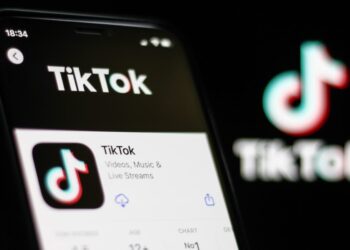 «Βóμβα» με το TikTok – H Ευρώπη έτοιμη να το απαγορεύσει σε όλες τις χώρες