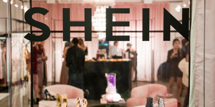 Alldaynews.gr SHEIN: Φτηνά αλλά τοξικά! Παιδικά ρούχα και αξεσουάρ με καρκινογόνες ουσίες πουλάει η δημοφιλής πλατφόρμα