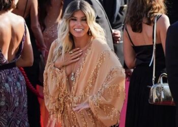 Η εντυπωσιακή εμφάνιση της Βάσιας Κωσταρά στο κόκκινο χαλί του Φεστιβάλ Καννών