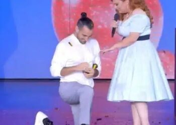 Κλαίγανε όλοι στο πλατό του J2US με την πρόταση γάμου του Σεβδίκαλη στη Σοφία Κουρτίδου