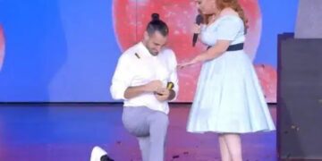 Κλαίγανε όλοι στο πλατό του J2US με την πρόταση γάμου του Σεβδίκαλη στη Σοφία Κουρτίδου