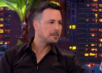 Alldaynews.gr Κουσουλός: «Εύσωμος κύριος μαζί με άσβερκους φίλους του με οδήγησαν σε κυλικείο δικαστηρίου και μου έδωσε το… μήνυμα» (video)