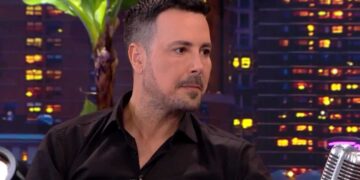 Alldaynews.gr Κουσουλός: «Εύσωμος κύριος μαζί με άσβερκους φίλους του με οδήγησαν σε κυλικείο δικαστηρίου και μου έδωσε το… μήνυμα» (video)