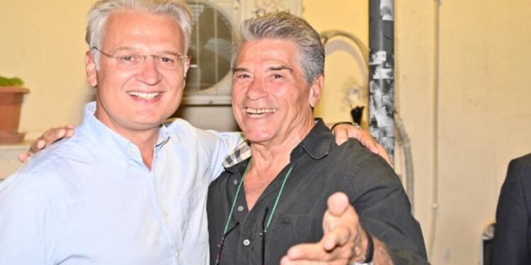 Στα 74 ζει το όνειρο: Ο Πάνος Μιχαλόπουλος άφησε την υποκριτική, τα άλλαξε όλα και έχει μια ποιοτική ζωή