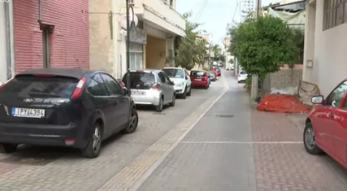 Alldaynews.gr Μόνο στην Ελλάδα: Διάδρομος τυφλών στη μέση του δρόμου (video)