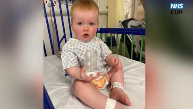 Δείτε το πρώτο κωφό μωρό στον κόσμο που ανέκτησε την ακοή του με γονιδιακή θεραπεία