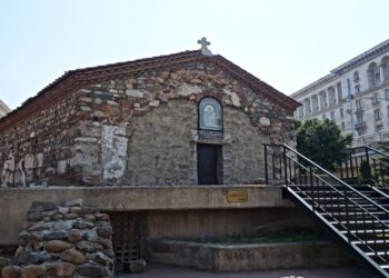 Το θαύμα της πίστης: Το εκκλησάκι που δεν «ήθελε» να γκρεμιστεί και η μπουλντόζα χαλούσε συνεχώς λίγο πριν την κατεδάφιση