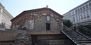 Alldaynews.gr Το θαύμα της πίστης: Το εκκλησάκι που δεν «ήθελε» να γκρεμιστεί και η μπουλντόζα χαλούσε συνεχώς λίγο πριν την κατεδάφιση