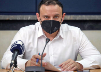 «Κόκκινος» συναγερμός από τον Γκίκα Μαγιορκίνη: «Σύντομα έρχεται στην Ελλάδα ο Δάγκειος πυρετός»