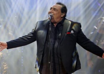 Βασίλης Καρράς: Ο μπαμπάς οικοδόμος, η μαμά καθαρίστρια, τα φτωχικά χρόνια και η αμύθητη περιουσία που «έχτισε»