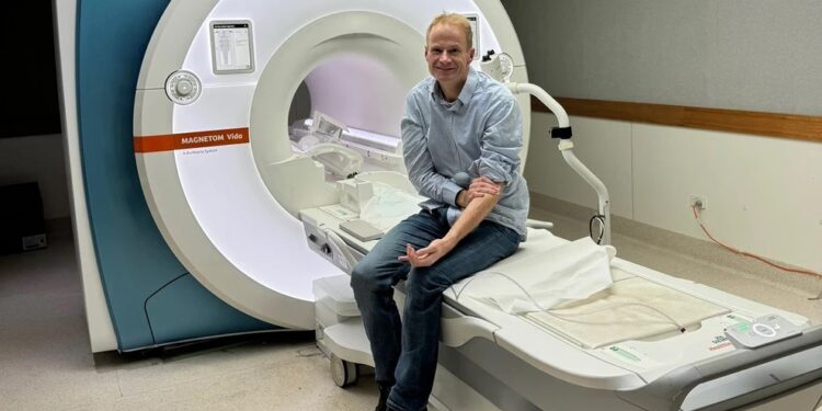 Alldaynews.gr Κορυφαίος γιατρός παραμένει χωρίς καρκίνο του εγκεφάλου ύστερα από έναν χρόνο – Η πειραματική θεραπεία και η πρωτοποριακή έρευνα