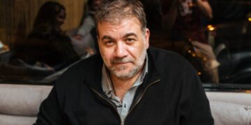 Alldaynews.gr Έπαθε εγκεφαλικό ο Δημήτρης Σταρόβας – Στην εντατική ο καλλιτέχνης