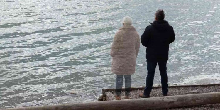 Alldaynews.gr Σας βλέπουν από ψηλά: 10 σημάδια ότι οι ψυχές των νεκρών που αγαπάτε είναι κοντά σας