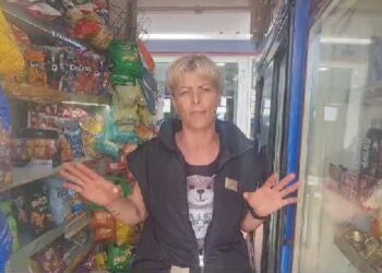 Άγρια ρατσιστική επίθεση με κλωτσιές σε γυναίκα από την Αλβανία στη Νέα Σμύρνη – «Θα σε μαχαιρώσω» της φώναζε