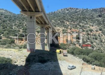 Τραγωδία στο Ηράκλειο: Γυναίκα σταμάτησε σε γέφυρα με την παρέα της να βγάλει φωτογραφίες και έπεσε στο κενό