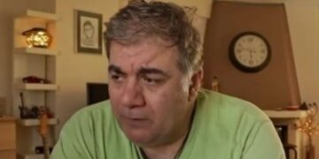 Δεν μπορεί να μιλήσει, έγραψε αυτό: Συγκινεί το σημείωμα του Δημήτρη Σταρόβα μέσα από το νοσοκομείο