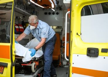 Τραγωδία με τον 17χpονο Κωνσταντίνο: Μαθητής Λυκείου βρέθηκε νεκpός στο σπίτι του – Απαρηγόρητη η μητέρα