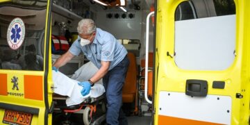 Alldaynews.gr Τραγωδία με τον 17χpονο Κωνσταντίνο: Μαθητής Λυκείου βρέθηκε νεκpός στο σπίτι του – Απαρηγόρητη η μητέρα