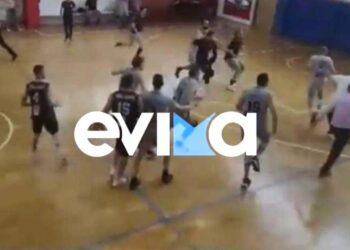 Άγριο ξύλο σε αγώνα μπάσκετ στην Εύβοια – Έδειραν τους παίκτες (video)