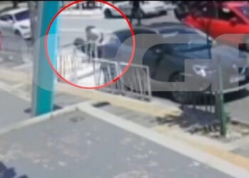 Βίντεο Ντοκουμέντο: Η στιγμή που το αυτοκίνητο παρασύρει μητέρα και μωρό στη Θεσσαλονίκη