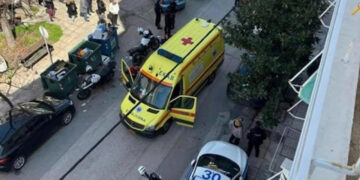 Ολοκληρώθηκε η τραγωδία: Νεκpή η 44χρονη που κατέρρευσε μπροστά στα μάτια του 7χρονου γιου της