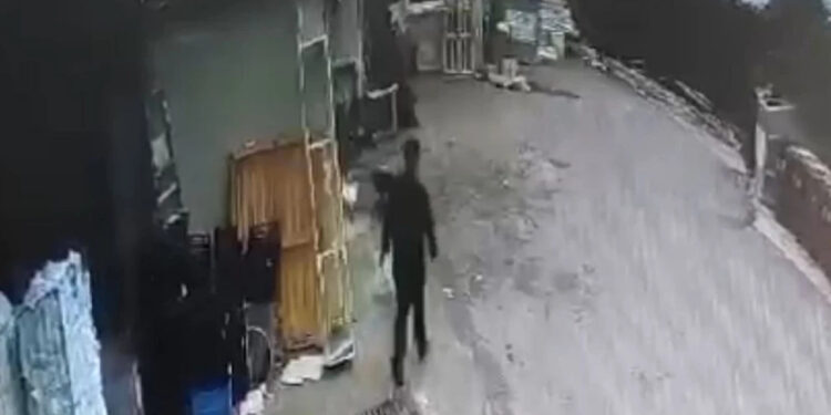 «Μου είπε κλαίγοντας ότι χάσαμε το παιδί» – Τι λέει ο πατέρας που κατηγορείται ότι πέταξε το βρέφος του στα σκουπίδια