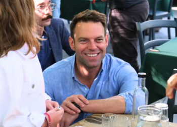 Ο Κασσελάκης μίλησε στο τηλέφωνο με τον 13χρονο μετά την ομοφοβική επίθεση στον Βόλο – Ο ανήλικος του ζήτησε «συγγνώμη»