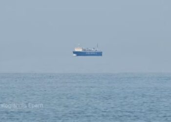 Το σπάνιο φαıνόμενο Fata Morgana ανοιχτά της Κύμης – Το πλοίο που «αιωρείται» (φωτο)