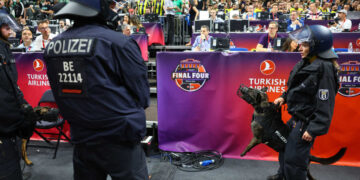 Alldaynews.gr Βερολίνο: Μάχη για τη ζωή του δίνει ένα άτομο μετά από συμπλοκή, άλλοι 2 σοβαρά τραυματίες