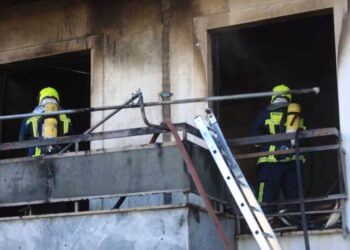 Τραγωδία στο κέντρο της Αθήνας: Νεκρά δύο αδέρφια μετά από φωτιά σε διαμέρισμα (φωτο, video)