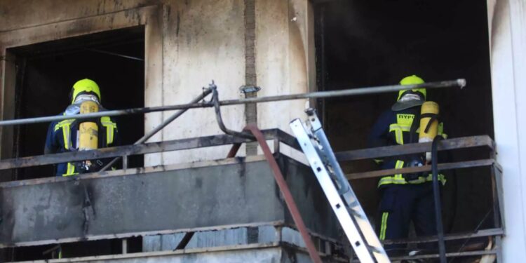 Alldaynews.gr Τραγωδία στο κέντρο της Αθήνας: Νεκρά δύο αδέρφια μετά από φωτιά σε διαμέρισμα (φωτο, video)