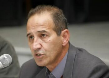 Πέθανε ο Γιώργος Λαμπράκης – «Εφυγε» 61 χρόνια μετά, την ίδια μέρα με την δολοφονία του πατέρα του, Γρηγόρη