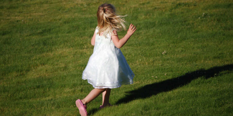 Alldaynews.gr Σε κατάσταση σοκ ο πατέρας μετά την ανάφλεξη που έκαψε τη 2χρονη ντυμένη παρανυφάκι – Τα πρώτα λόγια του