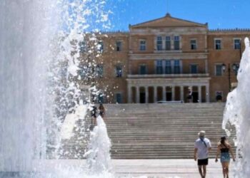 «Κόκκινη» προειδοποίηση Αρναούτογλου: «Έως και 42 βαθμούς η θερμοκρασία σε αυτές τις περιοχές»