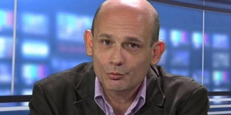 Alldaynews.gr Εγκεφαλικό υπέστη ο δημοσιογράφος Πάρις Καρβουνόπουλος