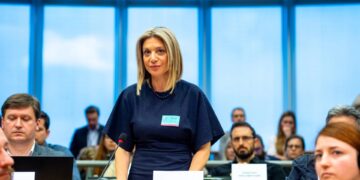 Μ. Καρυστιανού: «Εκείνο το βράδυ για εμάς ο χρόνος σταμάτησε» – Σε εκδήλωση για τα Τέμπη με τον Π. Ασλανίδη