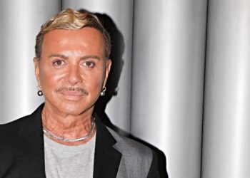 Μοναχός ρώτησε τον Λάκη Γαβαλά αν είναι άντρας ή γυναίκα: Η απάντησή του σχεδιαστή