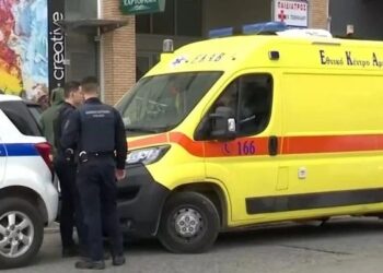 Θρίλερ με νεκpή 40χρονη στη μέση του δρόμου – Είχε καρφωμένο μαχαίρι στην κοιλιά (video)