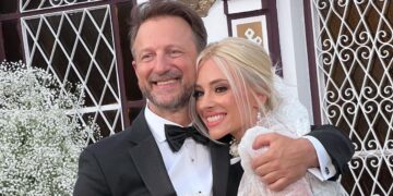 Alldaynews.gr Επιτέλους, μια ωραία νύφη: Όλη η προετοιμασία της Κάτιας Μάνου μέχρι τη στιγμή που συνάντησε τον Κώστα Καραφώτη