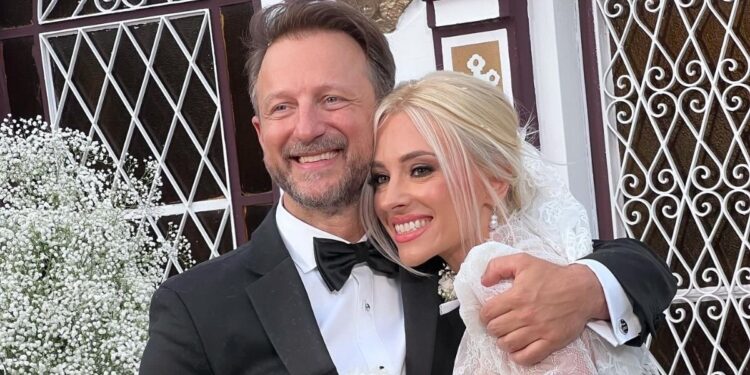 Alldaynews.gr Επιτέλους, μια ωραία νύφη: Όλη η προετοιμασία της Κάτιας Μάνου μέχρι τη στιγμή που συνάντησε τον Κώστα Καραφώτη