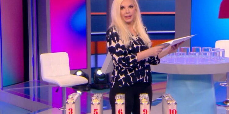 “Πάγωσε” η Αννίτα Πάνια στον αέρα του OPEN: “Ε, κλείστε το μαντάμ! Κλείστε το”