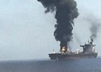 Ερυθρά Θάλασσα: Ελληνόκτητο πλοίο χτυπήθηκε από τους Χούθι με πύραυλο